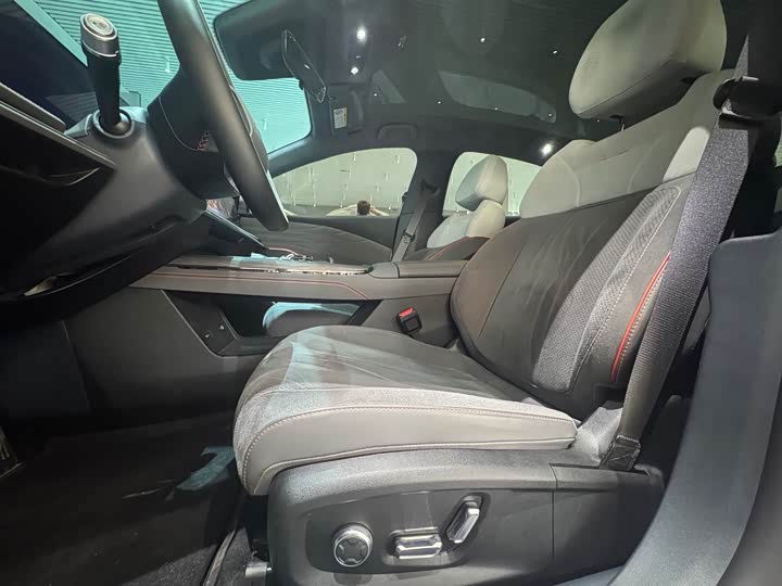 Фото 5 - Geely Galaxy E8