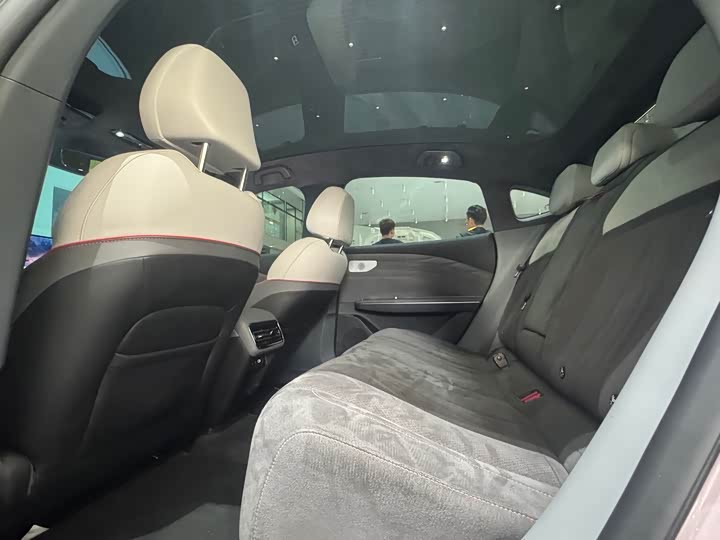 Фото 6 - Geely Galaxy E8