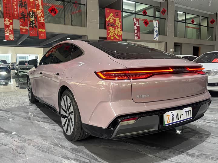 Фото 7 - Geely Galaxy E8