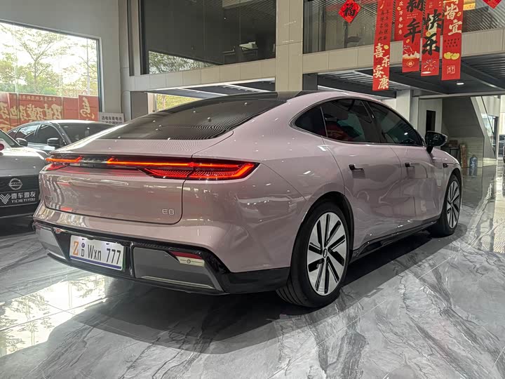 Фото 9 - Geely Galaxy E8