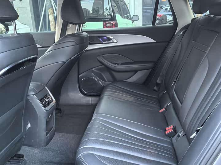 Фото 8 - Hongqi H5