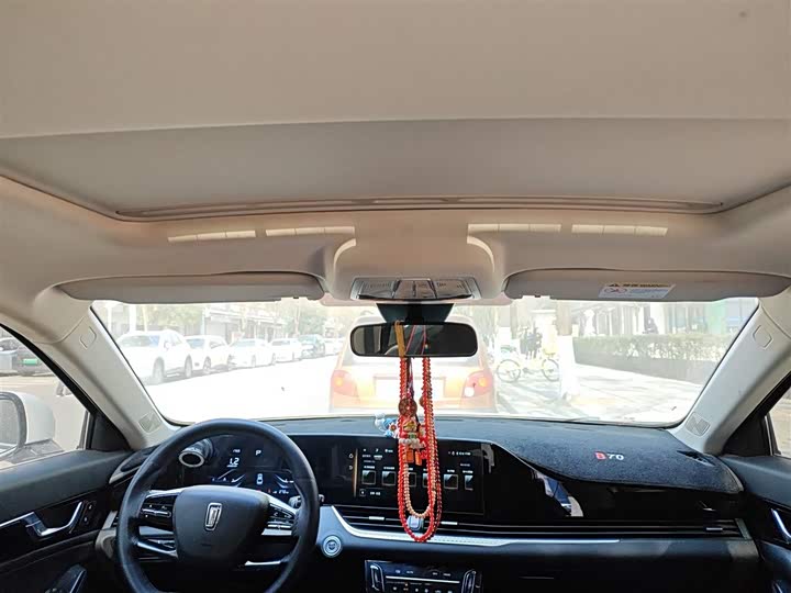 Фото 9 - Bestune B70