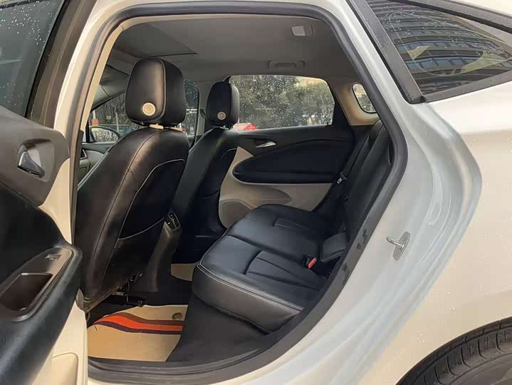 Фото 8 - Buick Verano