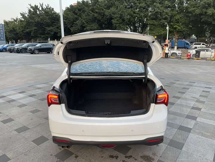 Фото 9 - Buick Verano