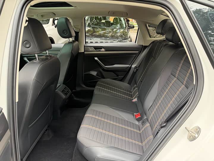 Фото 8 - Volkswagen Lavida