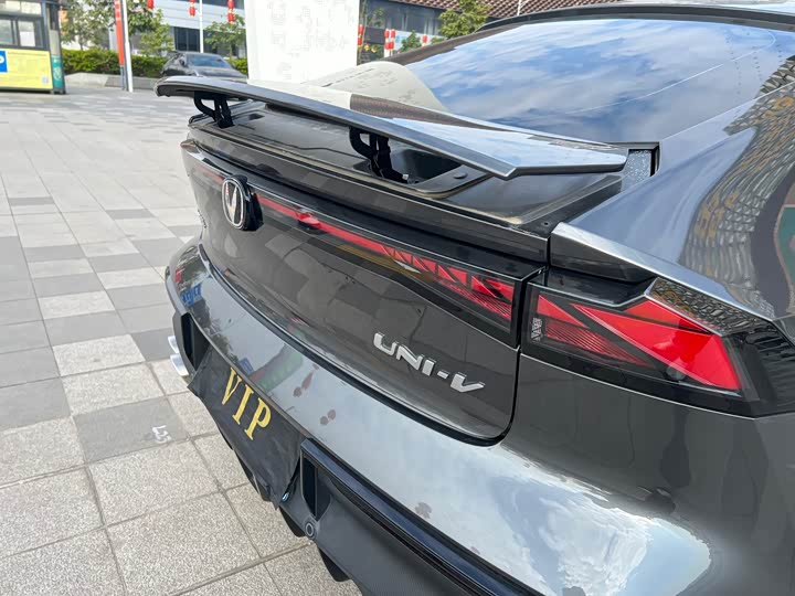 Фото 7 - Changan UNI-V