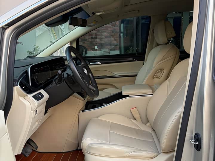 Фото 5 - Buick GL8 ES