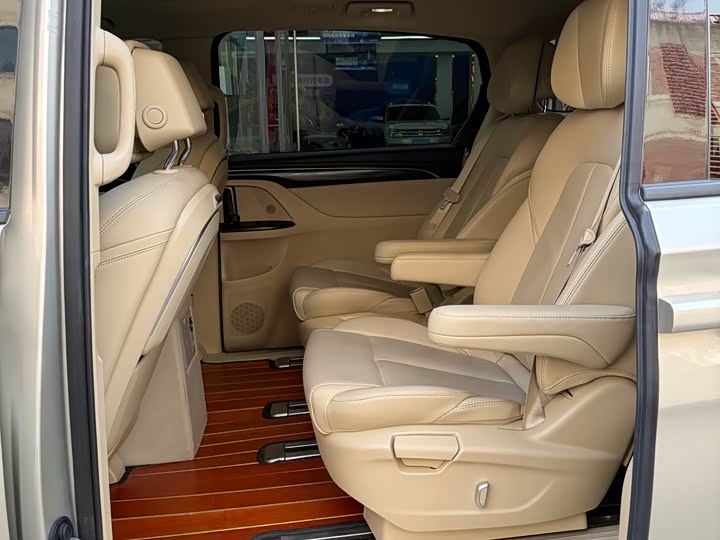 Фото 7 - Buick GL8 ES