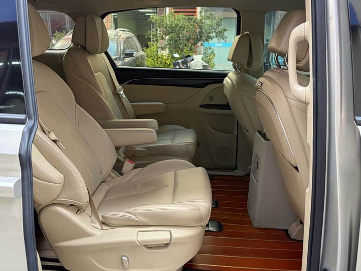 Фото 9 - Buick GL8 ES