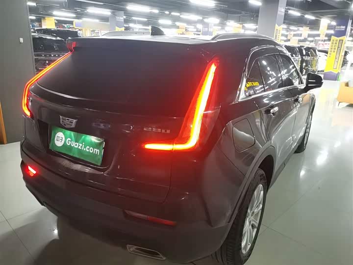 Фото 7 - Cadillac XT4