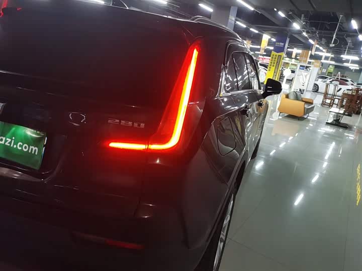 Фото 8 - Cadillac XT4