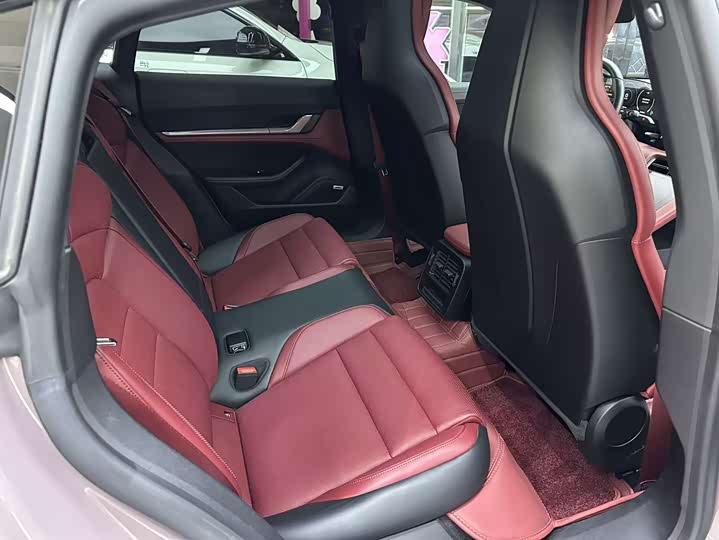 Фото 6 - Porsche Taycan