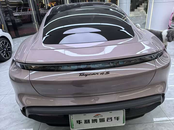 Фото 9 - Porsche Taycan