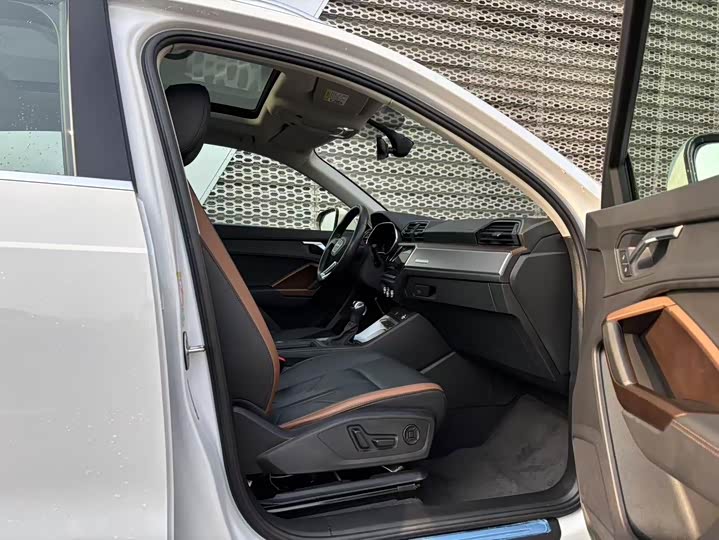 Фото 8 - Audi Q3