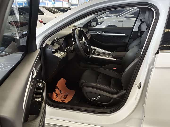 Фото 3 - Geely Preface