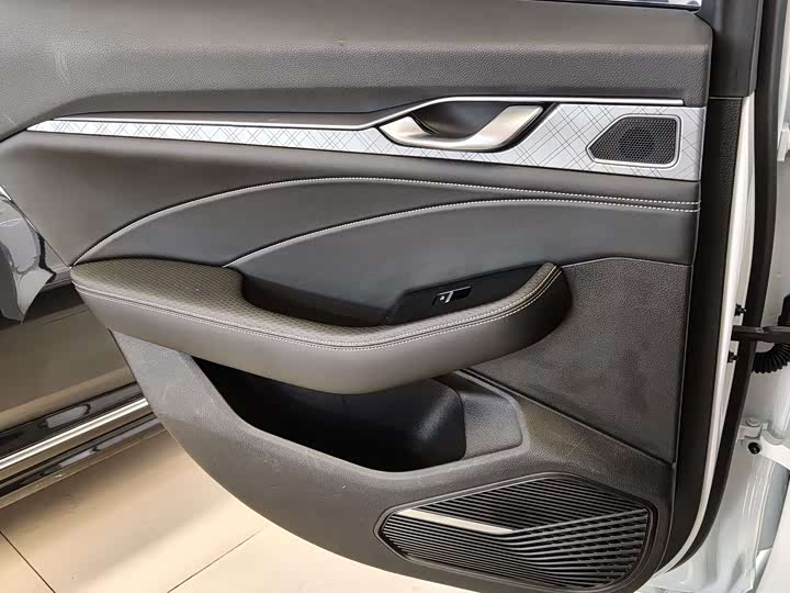 Фото 9 - Geely Preface