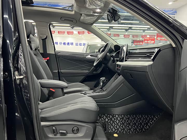 Фото 8 - Volkswagen Tiguan L Pro