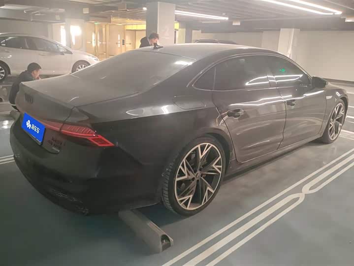 Фото 3 - Audi A7L