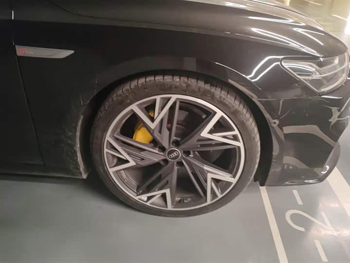 Фото 6 - Audi A7L