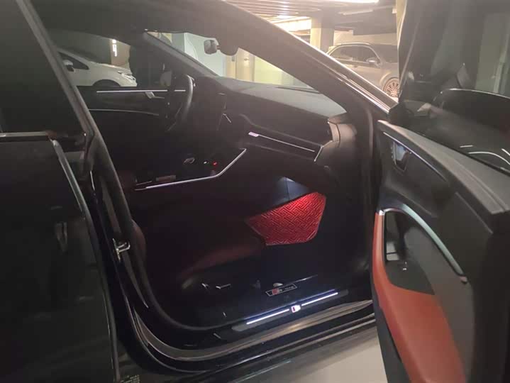 Фото 8 - Audi A7L