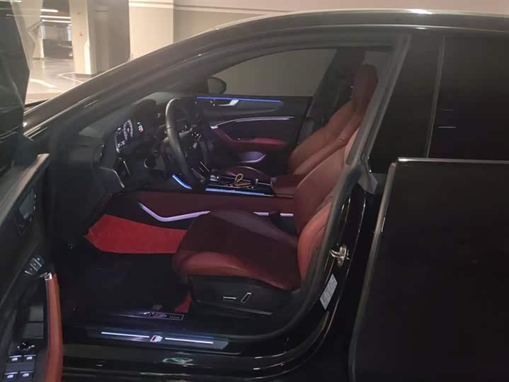 Фото 9 - Audi A7L