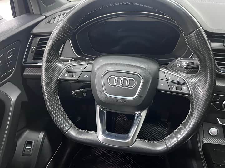 Фото 8 - Audi Q5L Sportback