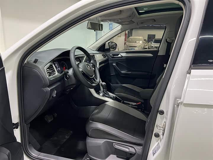 Фото 8 - Volkswagen T-Roc