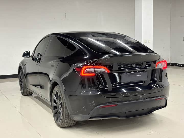 Фото 6 - Tesla Model Y