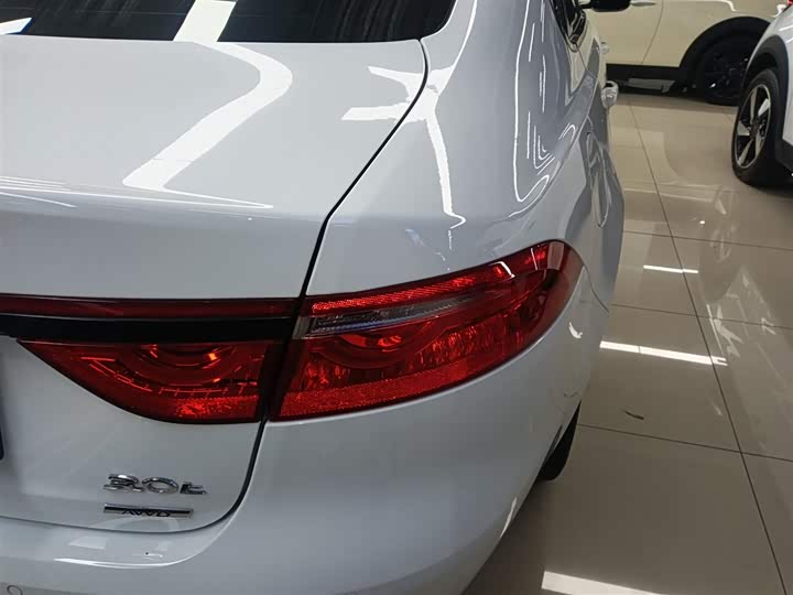 Фото 8 - Jaguar XF L