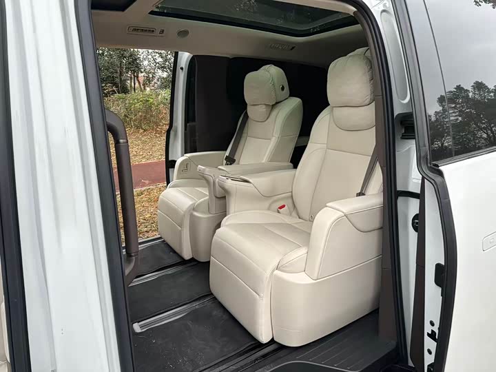 Фото 7 - LiXiang Mega