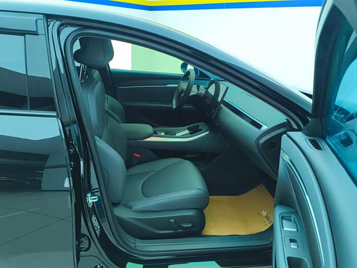 Фото 8 - XPeng Mona M03