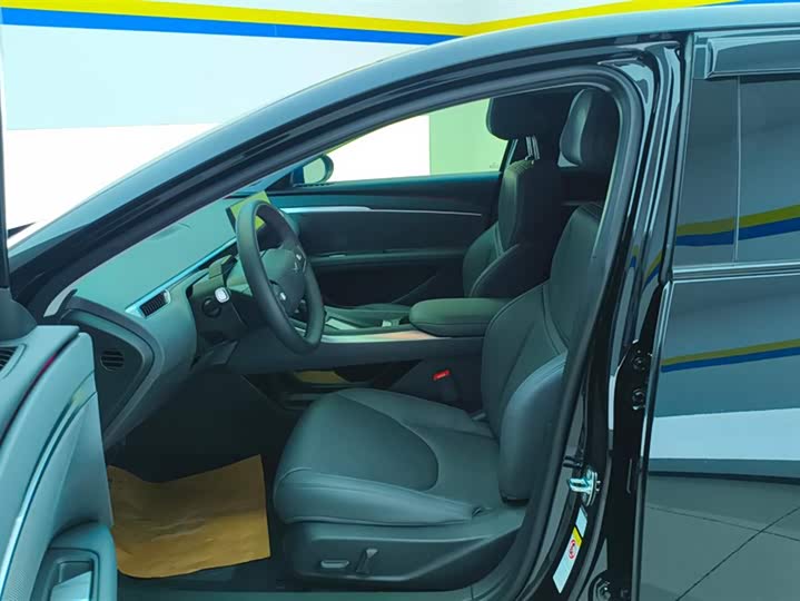 Фото 9 - XPeng Mona M03