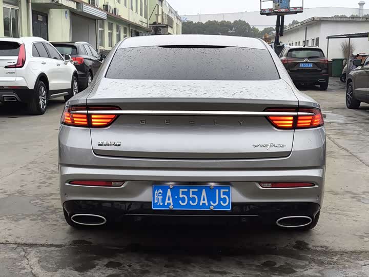 Фото 4 - Geely Preface