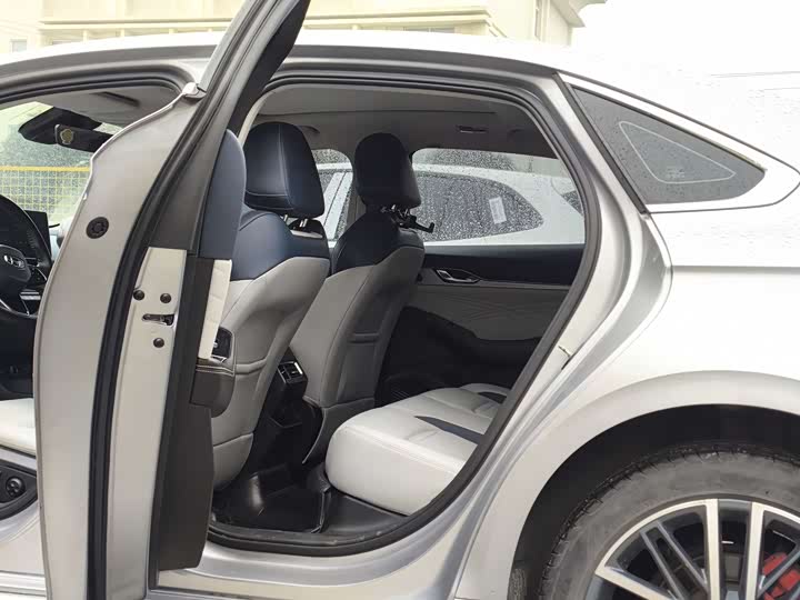 Фото 9 - Geely Preface