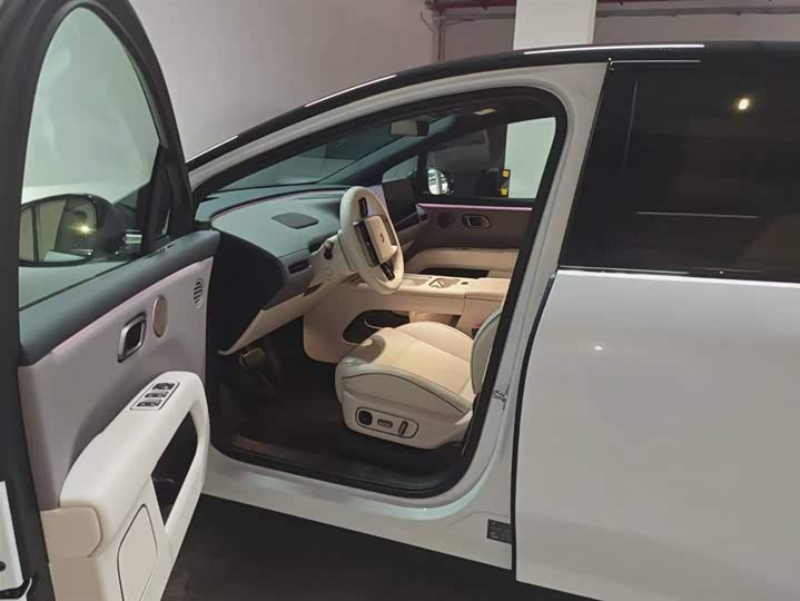 Фото 6 - LiXiang i6