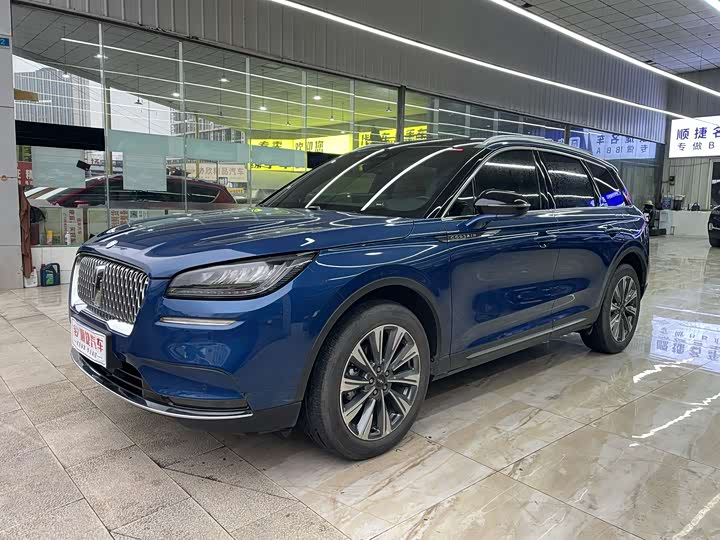 Фото 1 - Lincoln Corsair