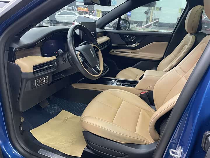 Фото 4 - Lincoln Corsair