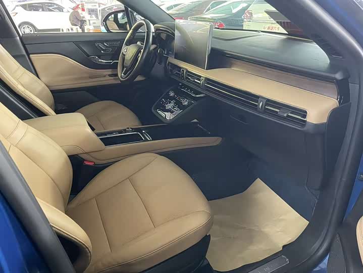 Фото 6 - Lincoln Corsair