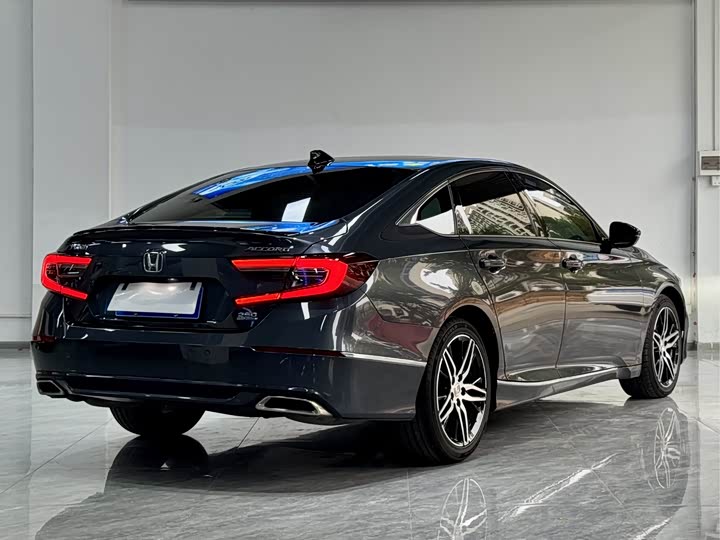 Фото 4 - Honda Accord