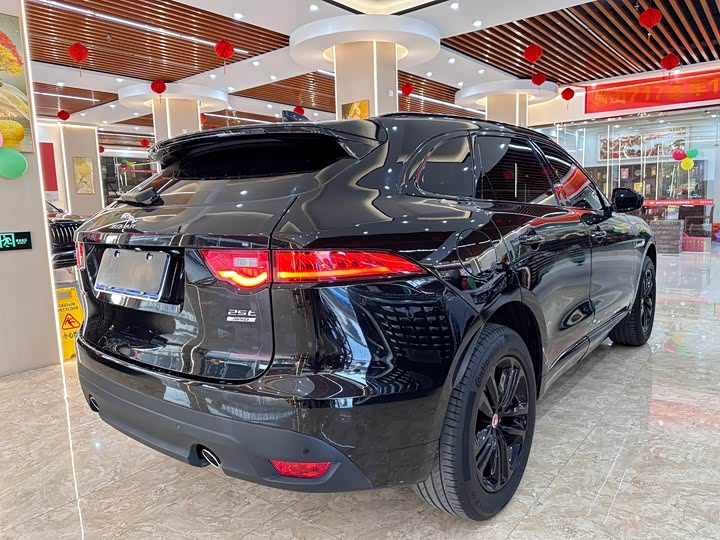 Фото 4 - Jaguar F-Pace