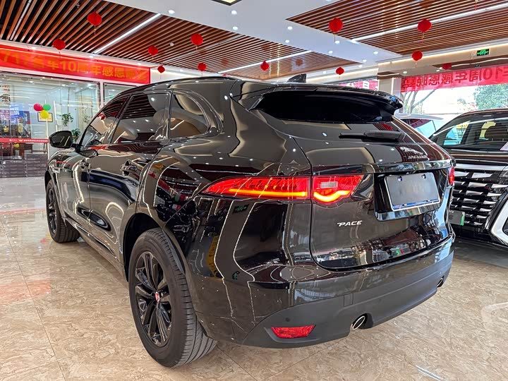 Фото 6 - Jaguar F-Pace