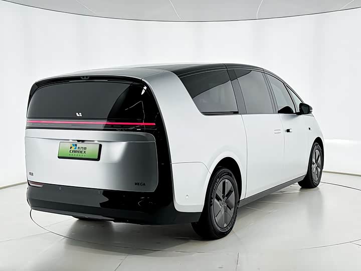 Фото 4 - LiXiang Mega