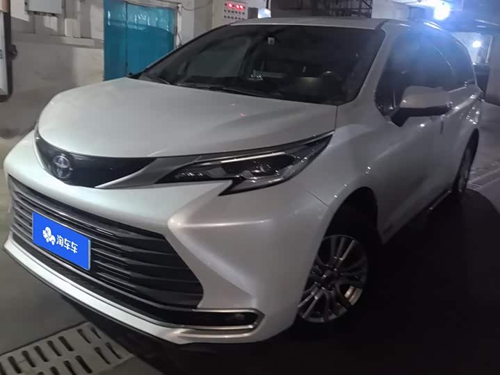 Фото 1 - Toyota Sienna