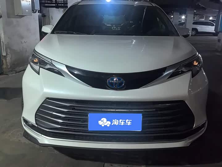 Фото 2 - Toyota Sienna