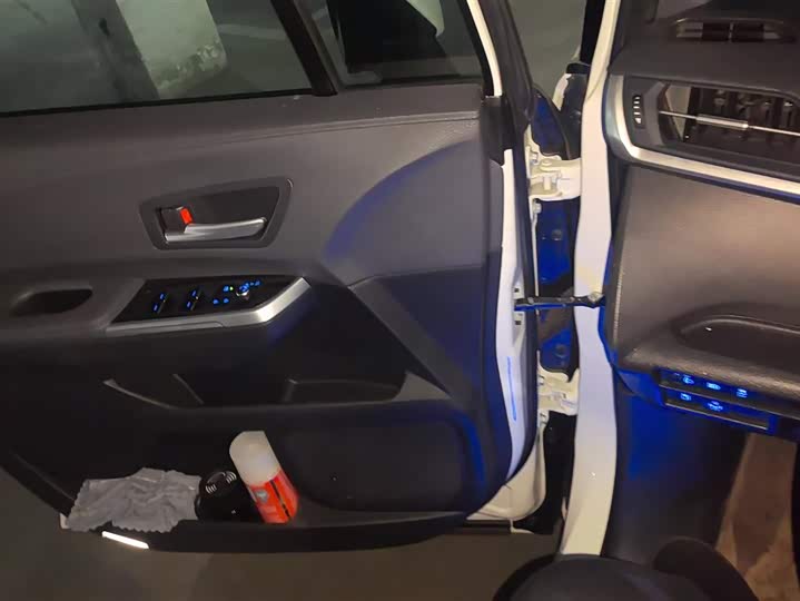 Фото 7 - Toyota Sienna