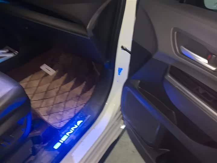 Фото 8 - Toyota Sienna