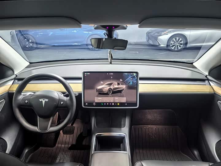 Фото 4 - Tesla Model Y