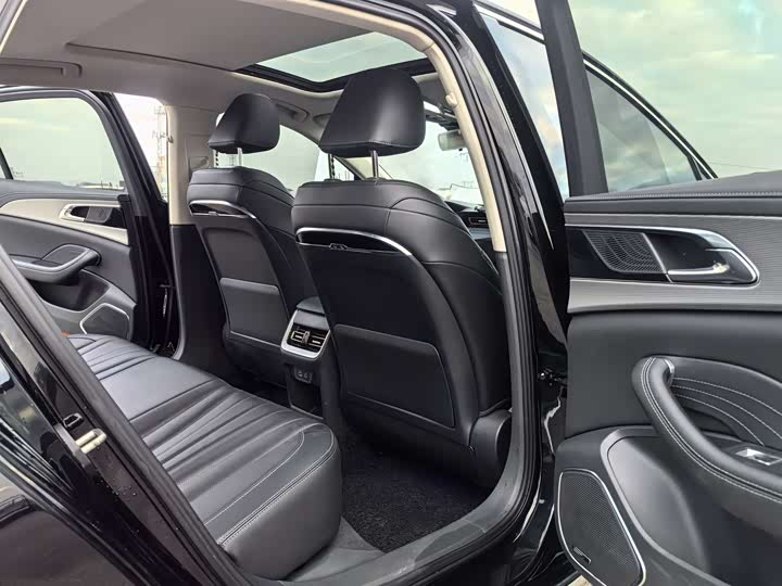 Фото 8 - Hongqi H5