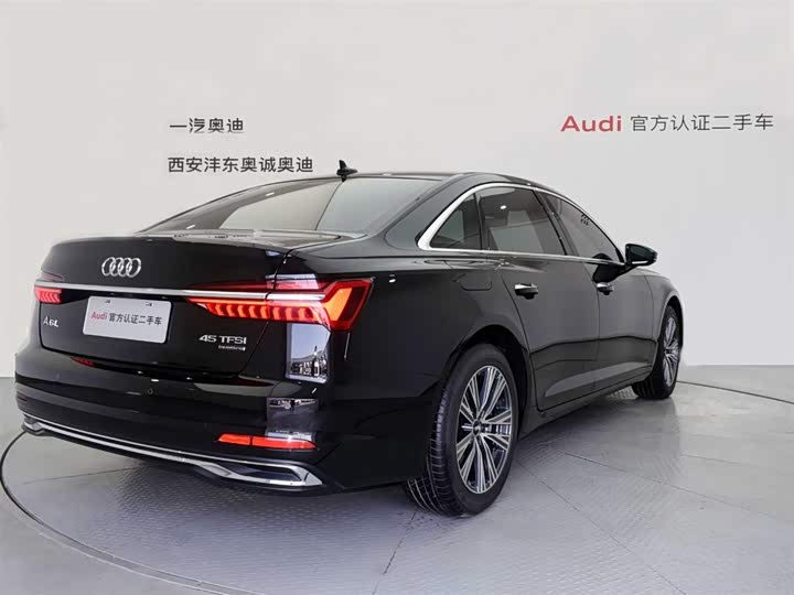 Фото 4 - Audi A6L