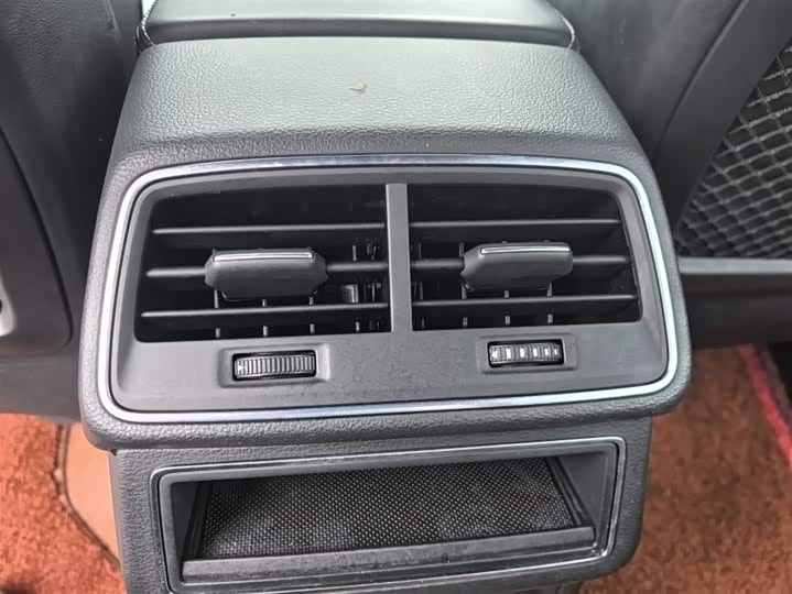 Фото 9 - Audi A6L